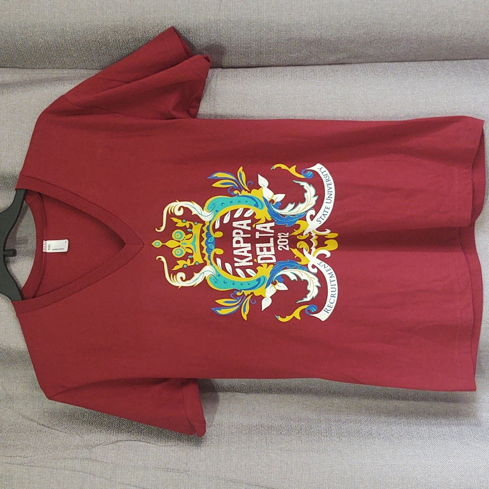 Kappa Delta Brick Red Short Sleeve V-neck T-shirt Sz Medium